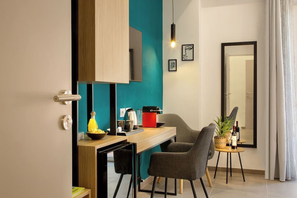 MARE FUORI ROOMS Deluxe Double Room, City View 6