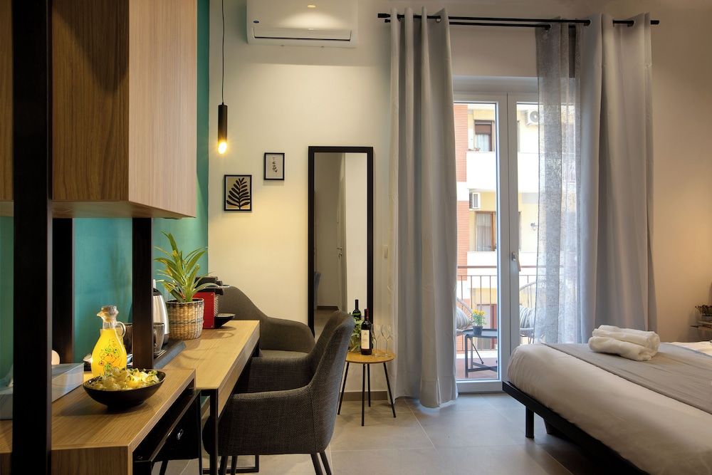 MARE FUORI ROOMS Deluxe Double Room, City View 7