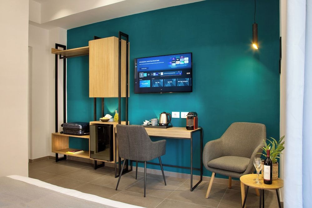 MARE FUORI ROOMS Deluxe Double Room, City View 8