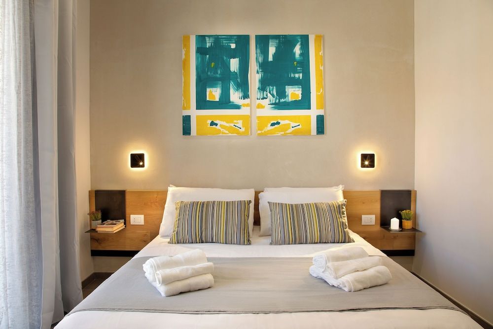 MARE FUORI ROOMS Deluxe Double Room, City View 2