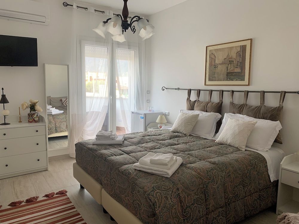 Villa Serendipity Terrasini Classic Double or Twin Room, Sea View 4