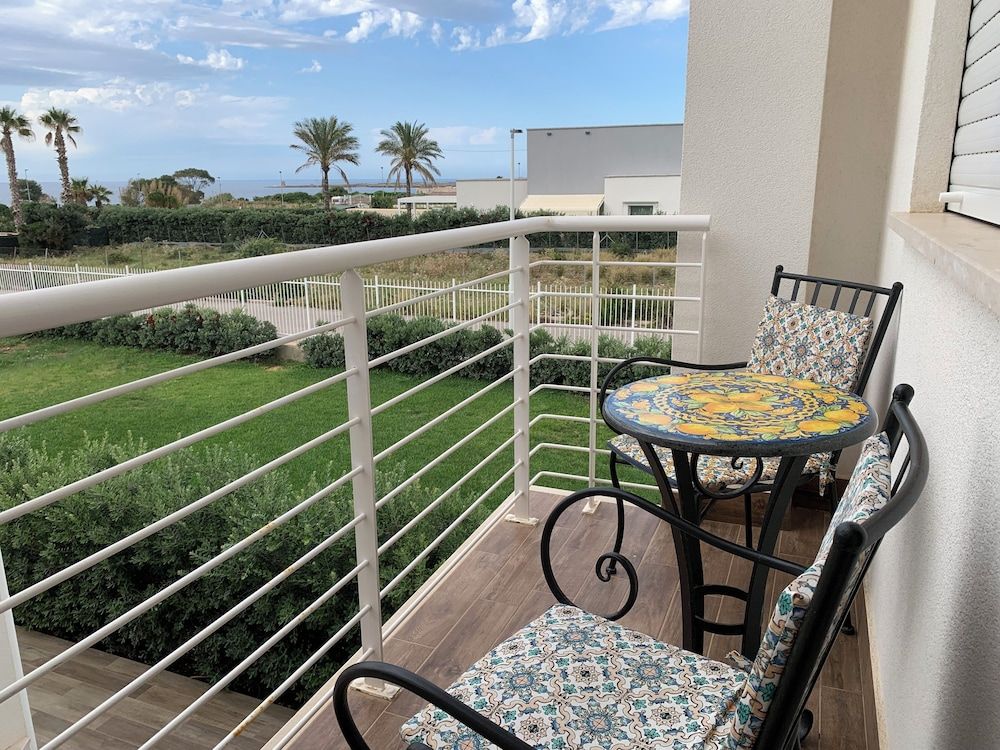 Villa Serendipity Terrasini Classic Double or Twin Room, Sea View 5