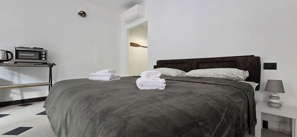 The pirate's cove- Bluchalet Superior Apartment, City View 3