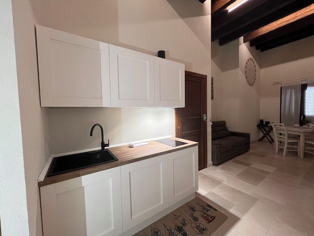 La Dimora Degli Dei Standard Apartment, 1 Double Bed with Sofa bed, Kitchenette, Partial Sea View 3