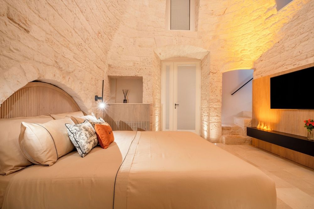 Naiira Luxury Trullo Luxury Suite, 1 King Bed 6