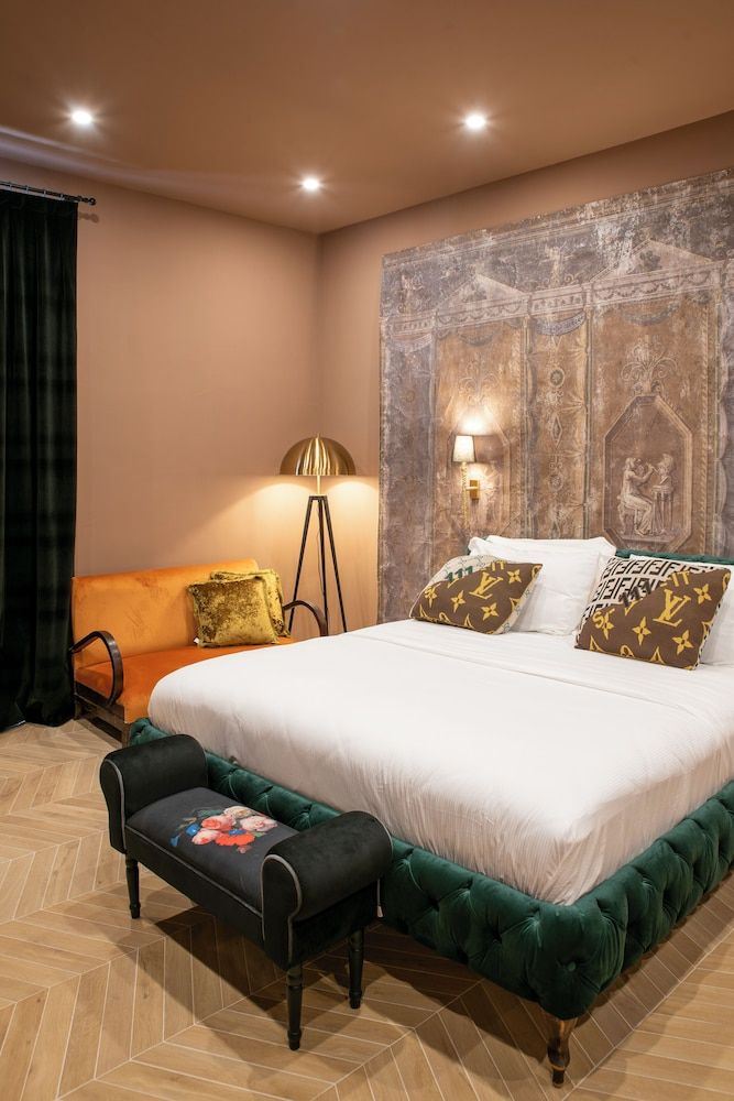 stile raro suite Deluxe Double Room, City View 6