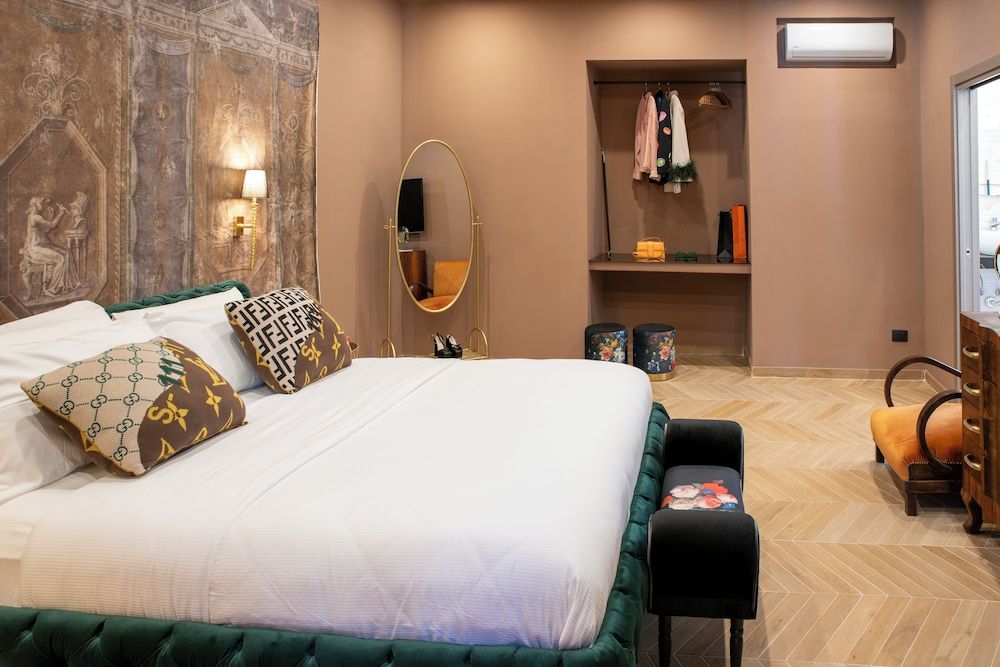 stile raro suite Deluxe Double Room, City View 5