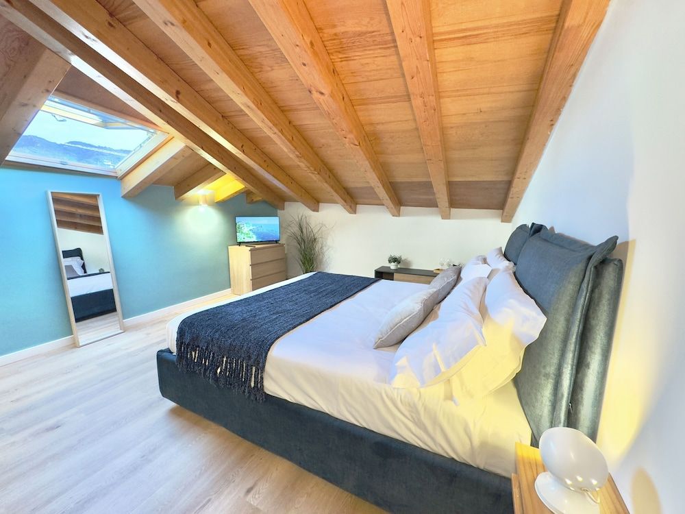 Luxury Apartment, 1 King Bed with Sofa bed, Jetted Tub, Sea View