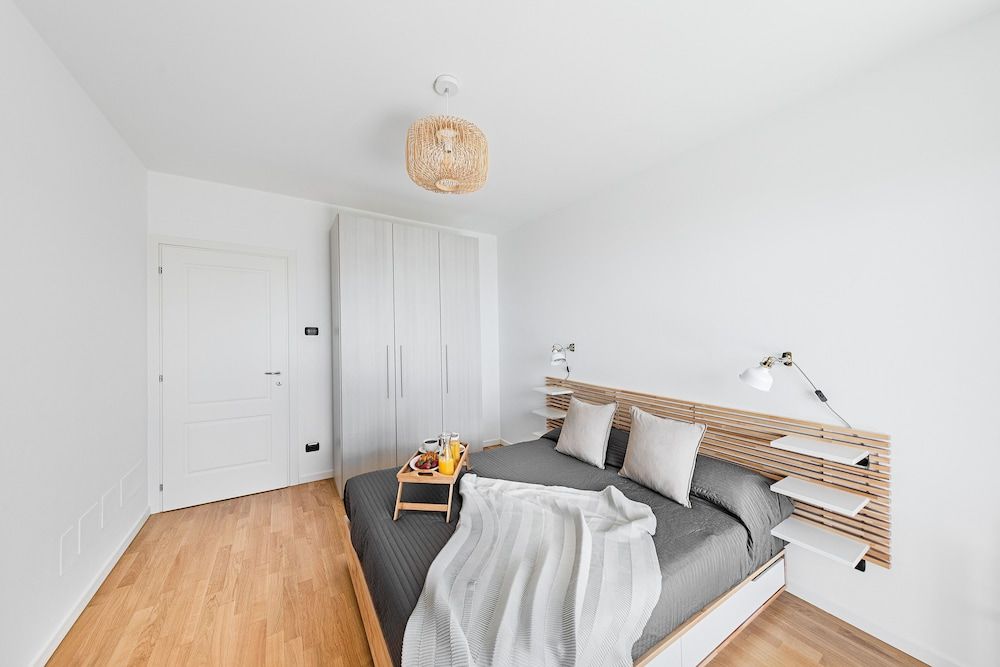 Apartment, Lake View