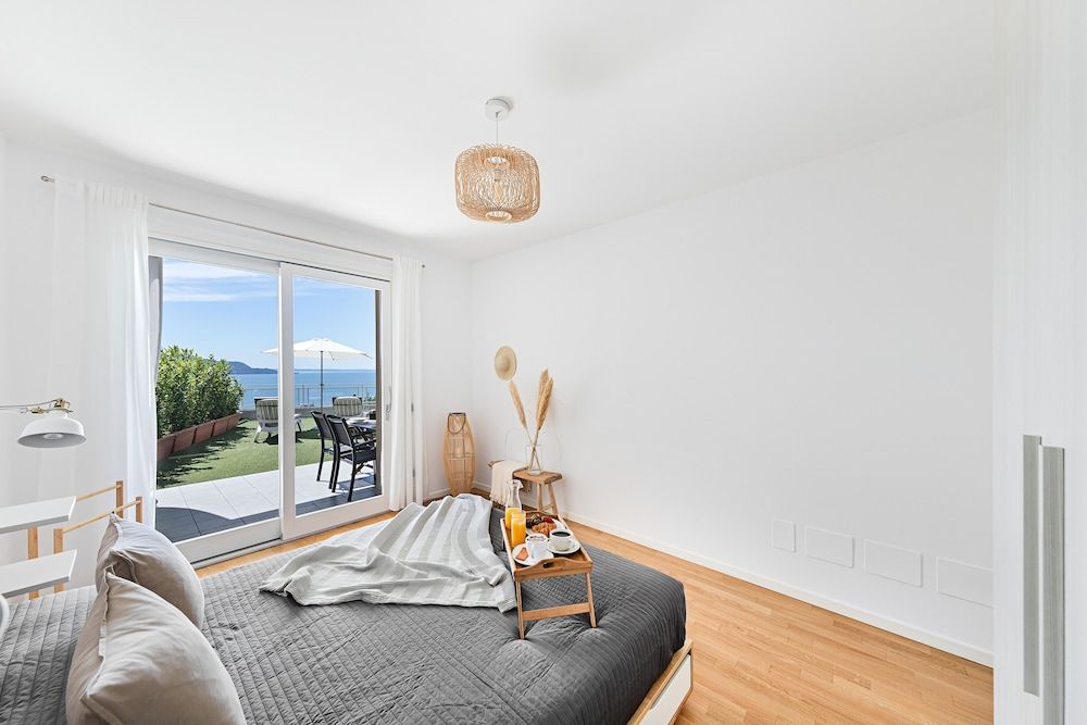Apartment, Lake View