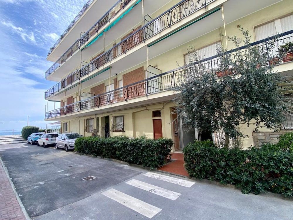 Via Capri 15 by Tempovacanza
