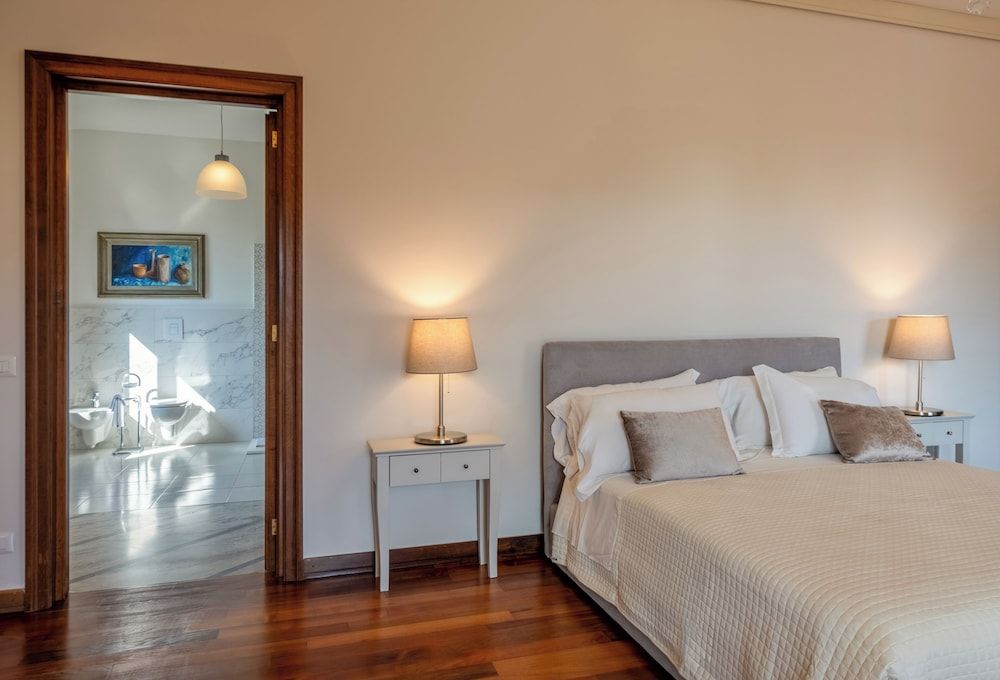 Gargiulo Suites Superior Room, Partial Sea View 3