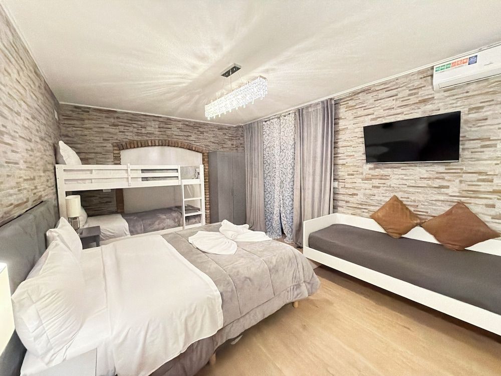 Villa Vitti's - Verona est Deluxe Apartment, Kitchen 2