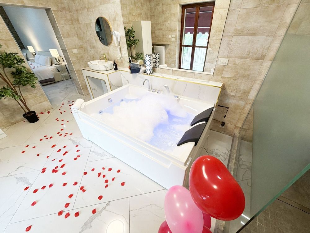 Villa Vitti's - Verona est Classic Suite, Balcony, River View 9