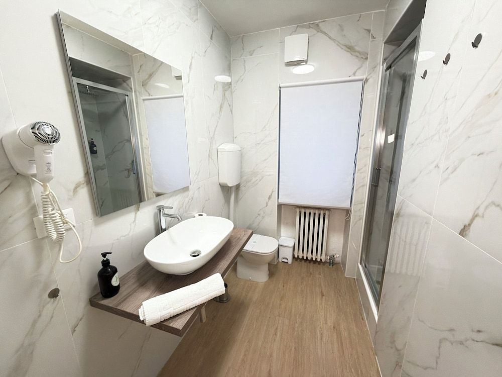 Villa Vitti's - Verona est Deluxe Apartment, Kitchen 4