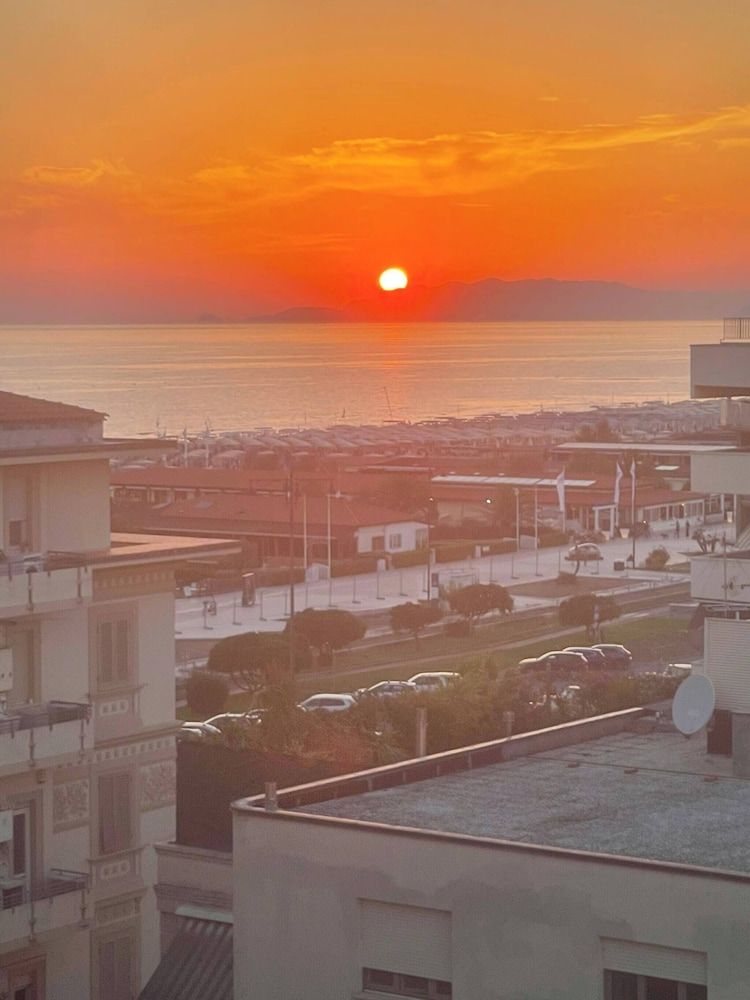 Room-viareggio Old Style Sea View Room, 1 Bedroom, Balcony, City View 4