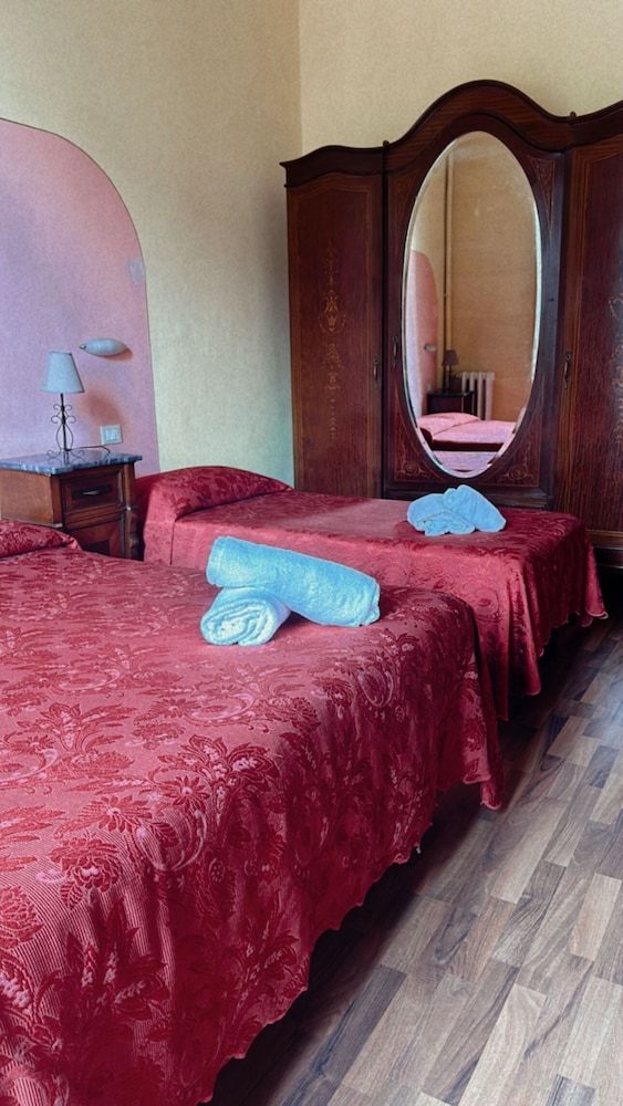 Room-viareggio Old Style Sea View Room, 1 Bedroom, Balcony, City View 3