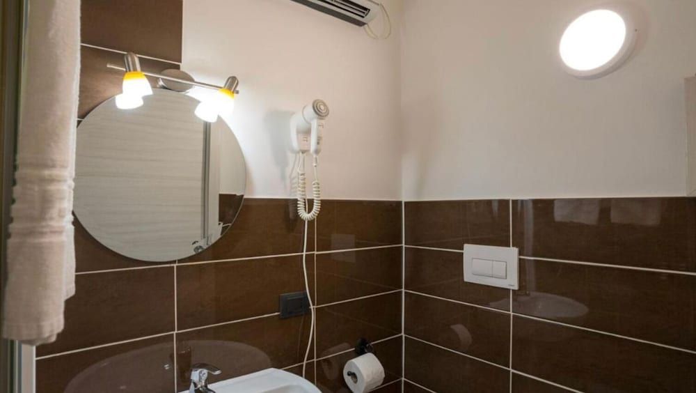 Hice Room Classic Double or Twin Room, Balcony, Sea View 4