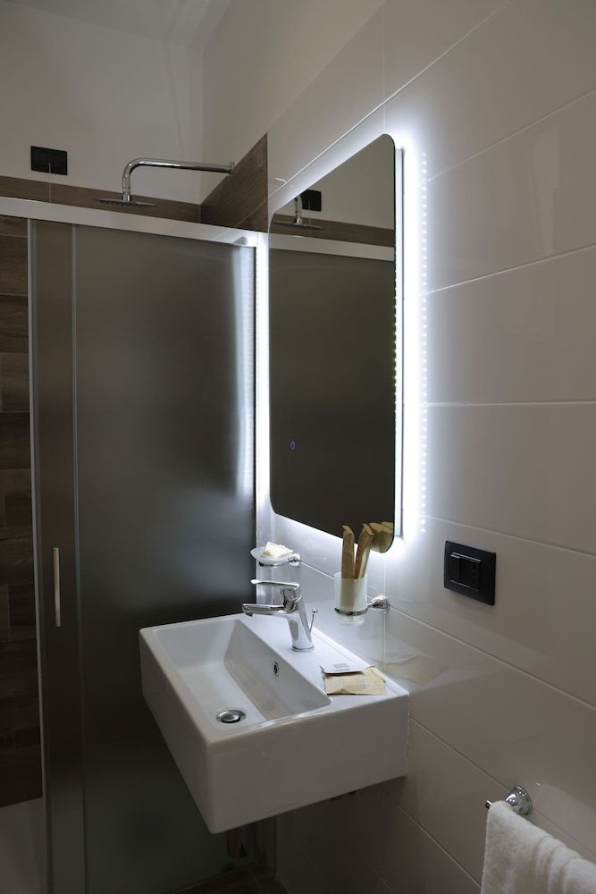 Lvna Telesja Classic Room, 1 Double Bed, Non Smoking, Private Bathroom 4