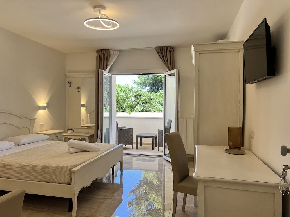 Classic Triple Room, Garden View