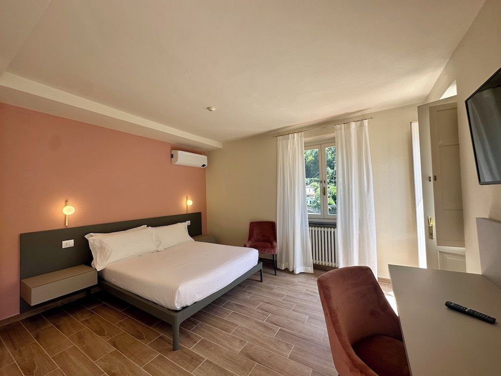 La Ninfa Hotel Deluxe Room, Balcony, River View