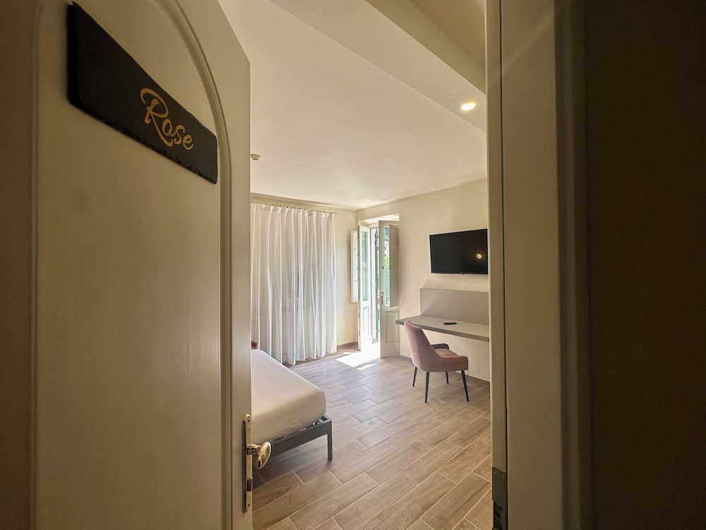 La Ninfa Hotel Deluxe Room, Balcony, River View 5