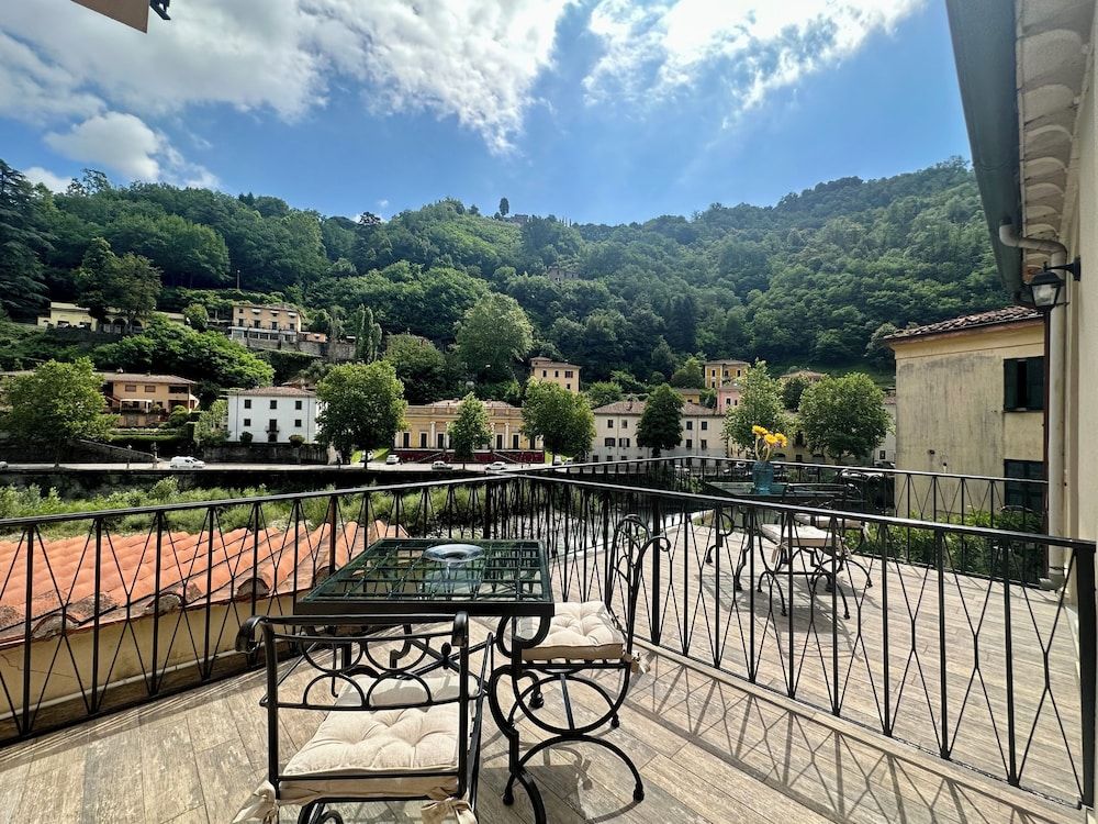 La Ninfa Hotel Junior Suite, Balcony, River View 3