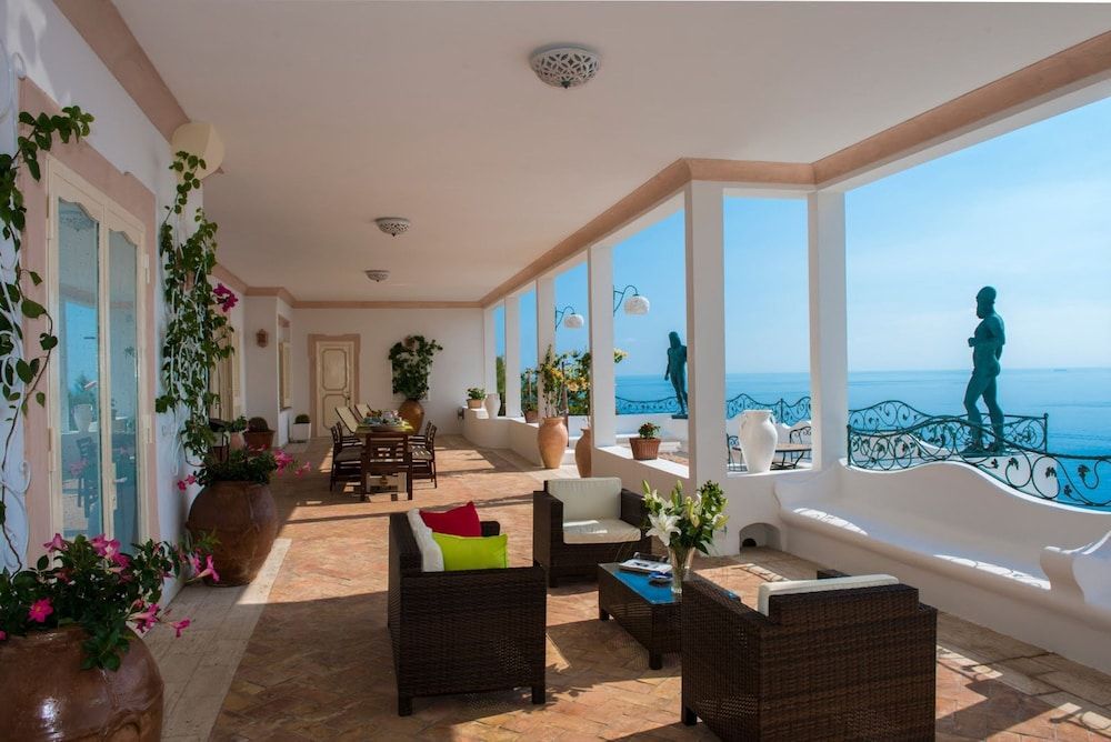 Villa, Smoking