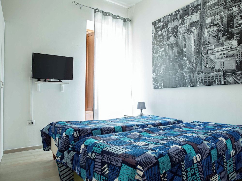 Basic Double or Twin Room, Private Bathroom, City View