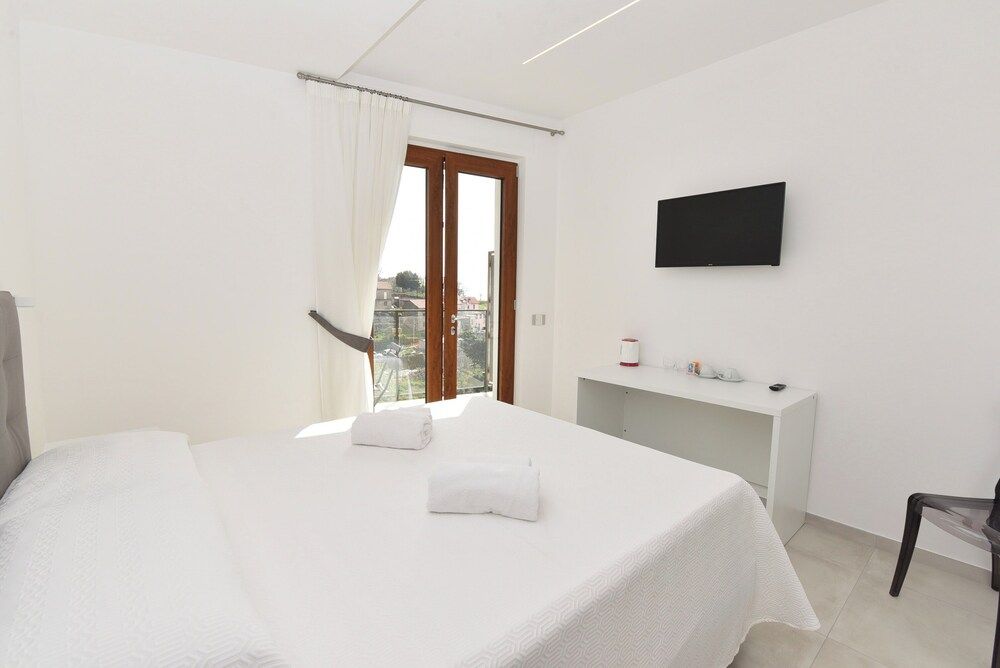 CASA EMMA Superior Double Room, 1 Bedroom, Balcony, Hill View