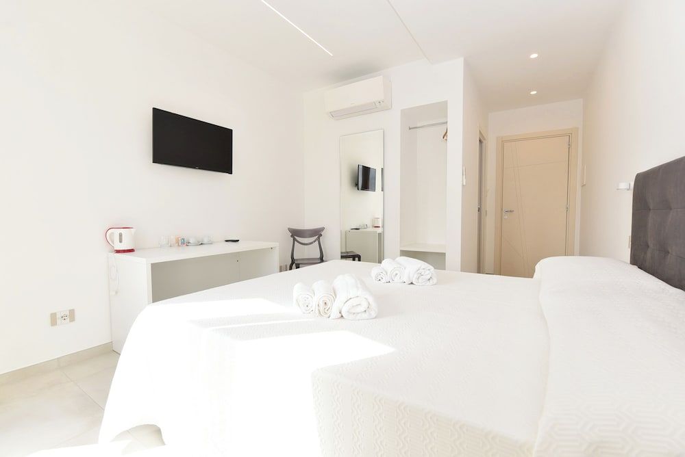 CASA EMMA Superior Double Room, 1 Bedroom, Balcony, Hill View 2