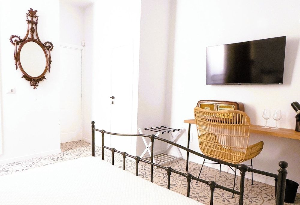 Volpe e Uva Winesuites & Spa Standard Double or Twin Room, City View 7