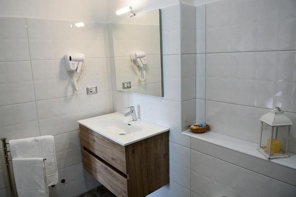 b&b Miramare Deluxe Room 5