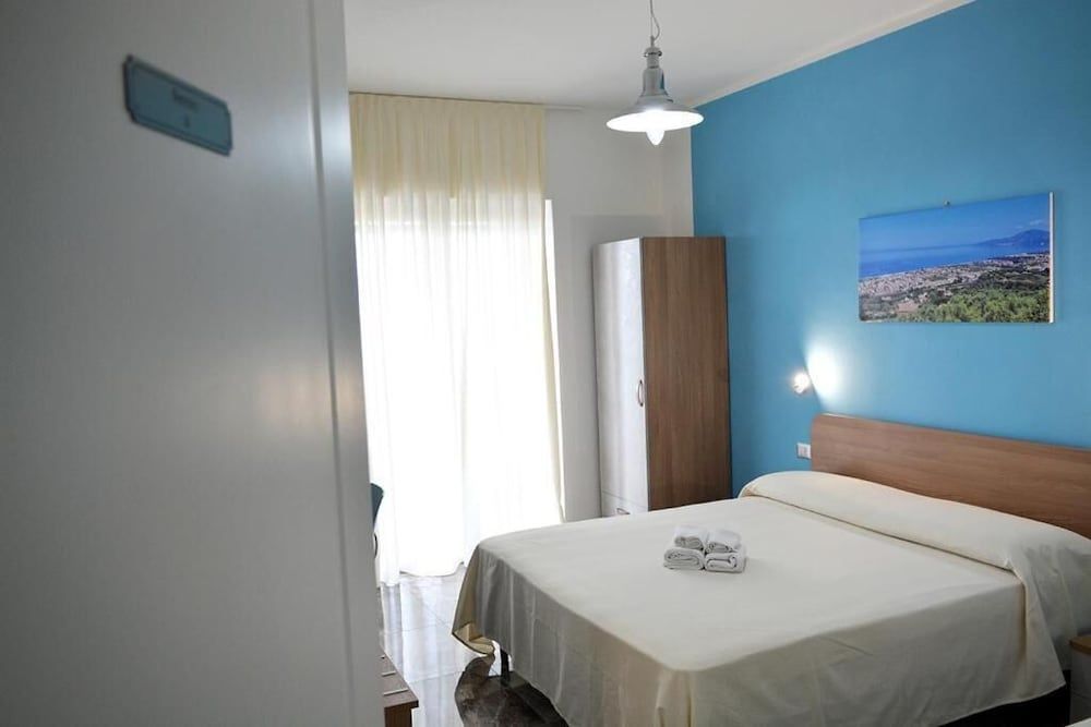 b&b Miramare Deluxe Room 2