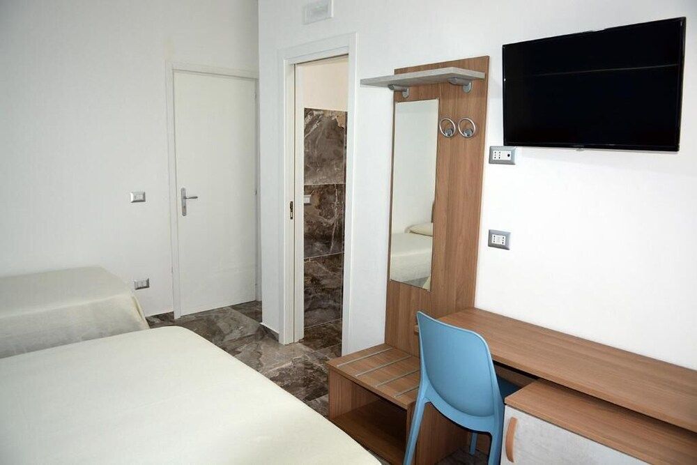 b&b Miramare Deluxe Room 8