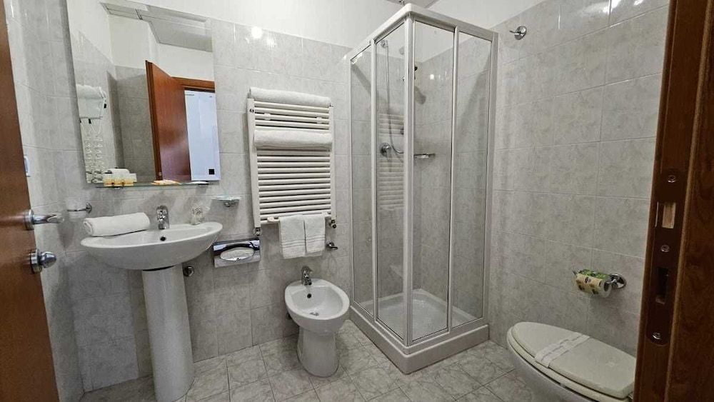 GH HOTEL Standard Double or Twin Room 5