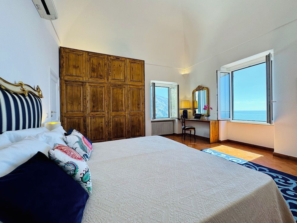 YourHome - La Casa di Chiara Deluxe Apartment, Sea View 4