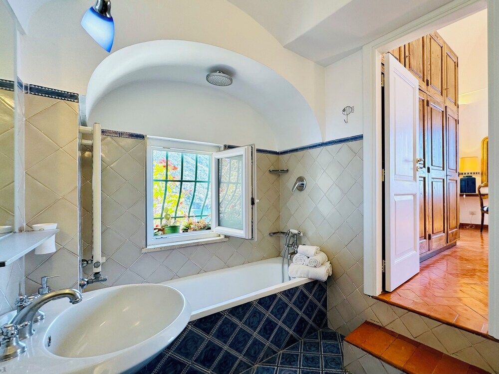 YourHome - La Casa di Chiara Deluxe Apartment, Sea View 9