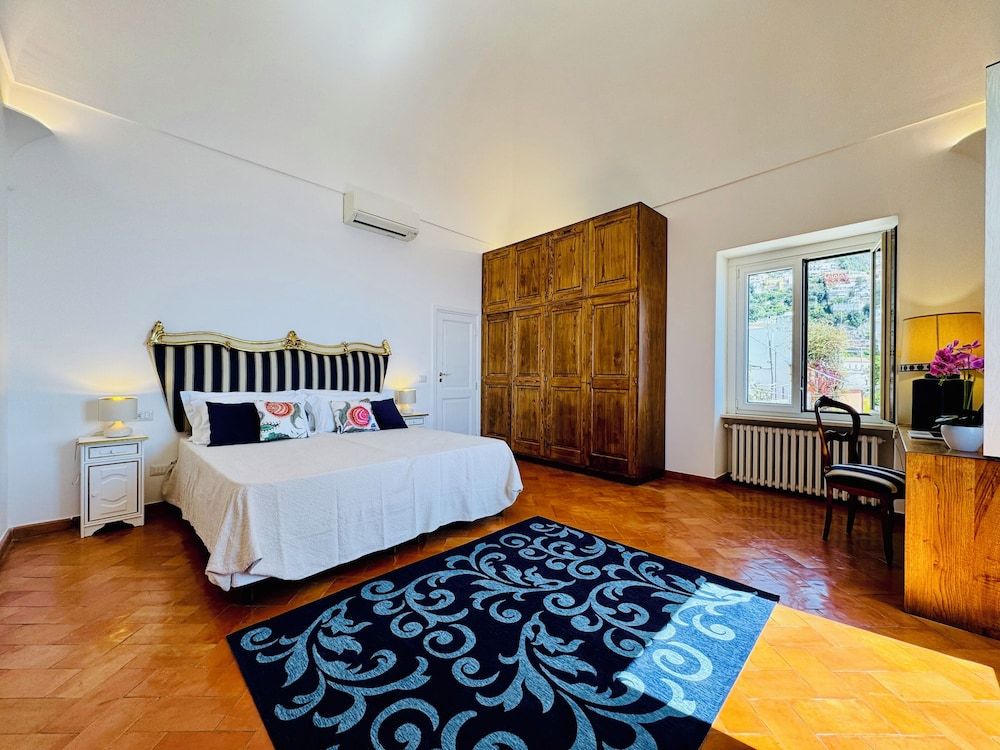 YourHome - La Casa di Chiara Deluxe Apartment, Sea View