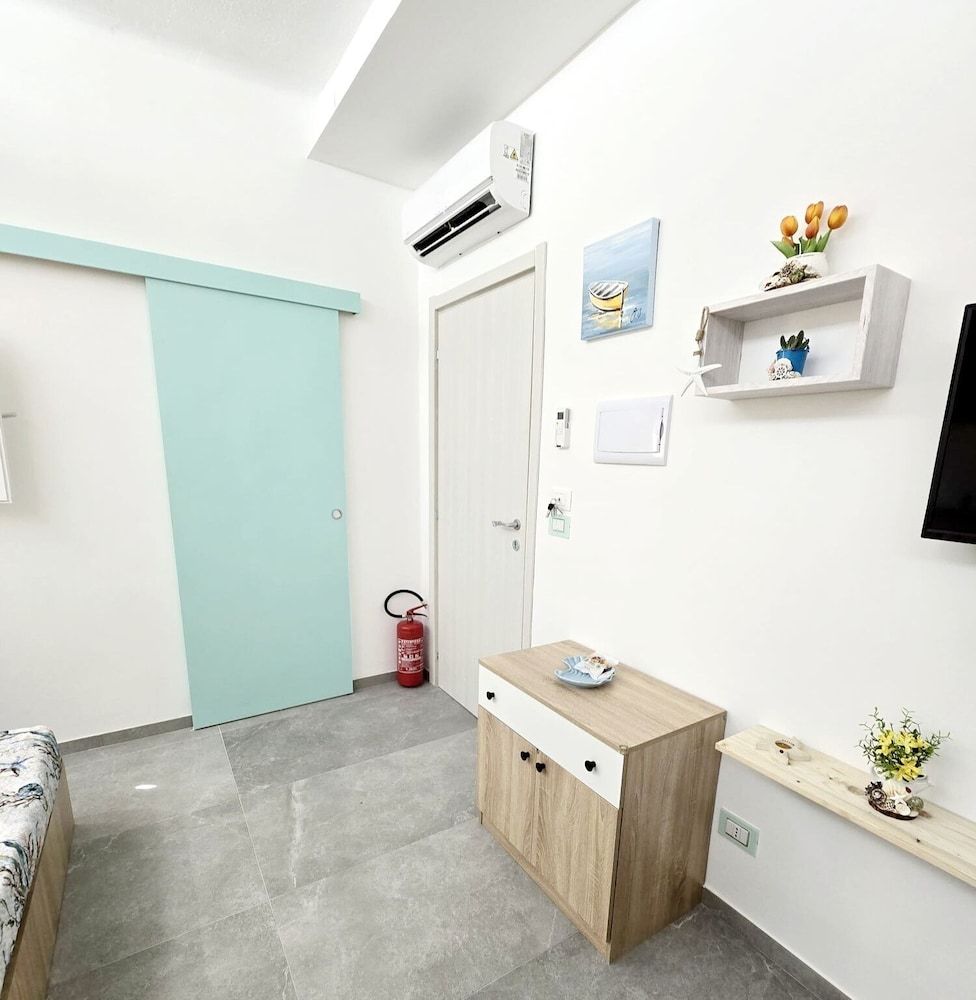 Aquamarina Rooms Deluxe Room, Courtyard View 10