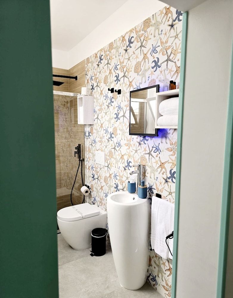 Aquamarina Rooms Deluxe Room, Courtyard View 14