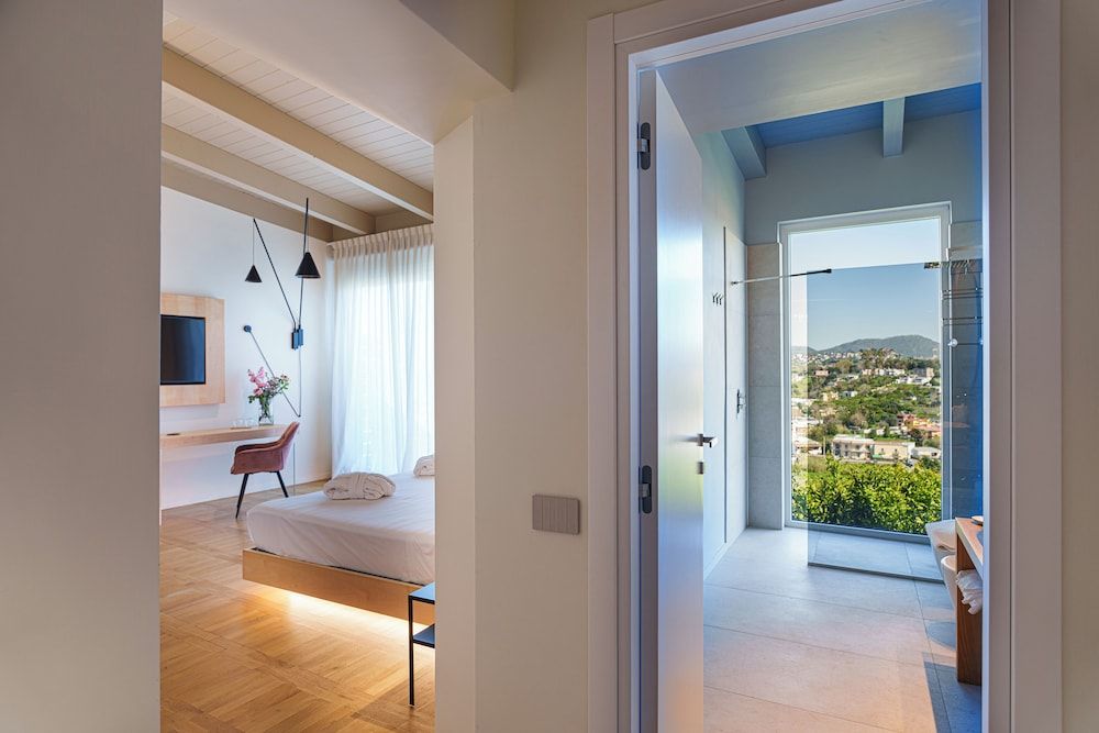 Uefio - Luxury Suites Deluxe Suite, Sea View 5