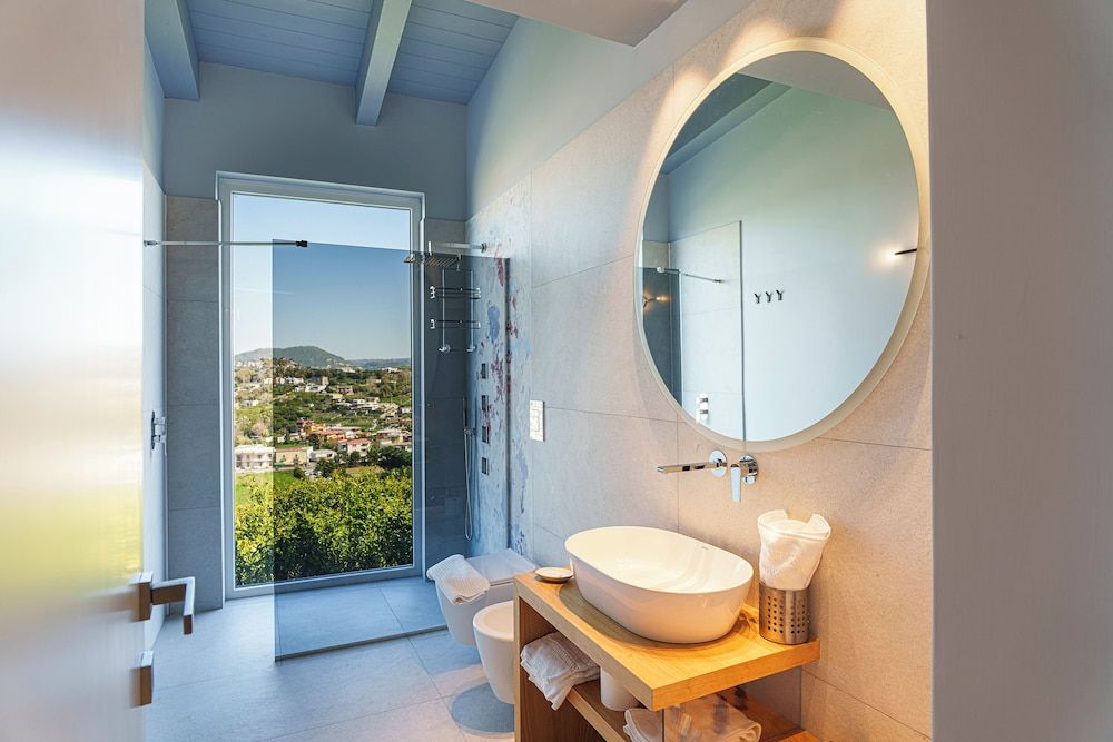 Uefio - Luxury Suites Deluxe Suite, Sea View 3