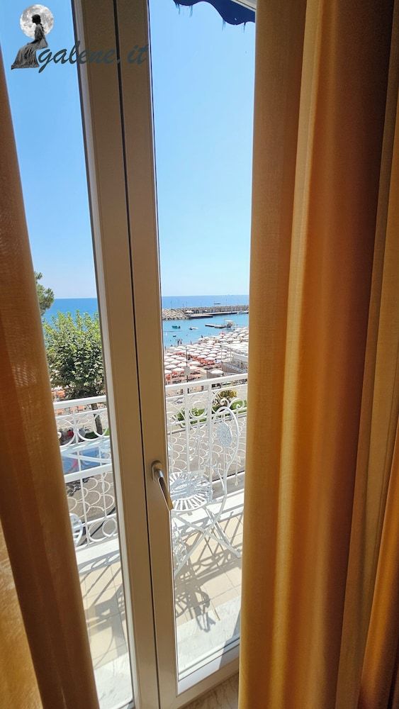 Galene - Beachfront in Costa d'Amalfi Superior Room, Balcony, Sea View 6