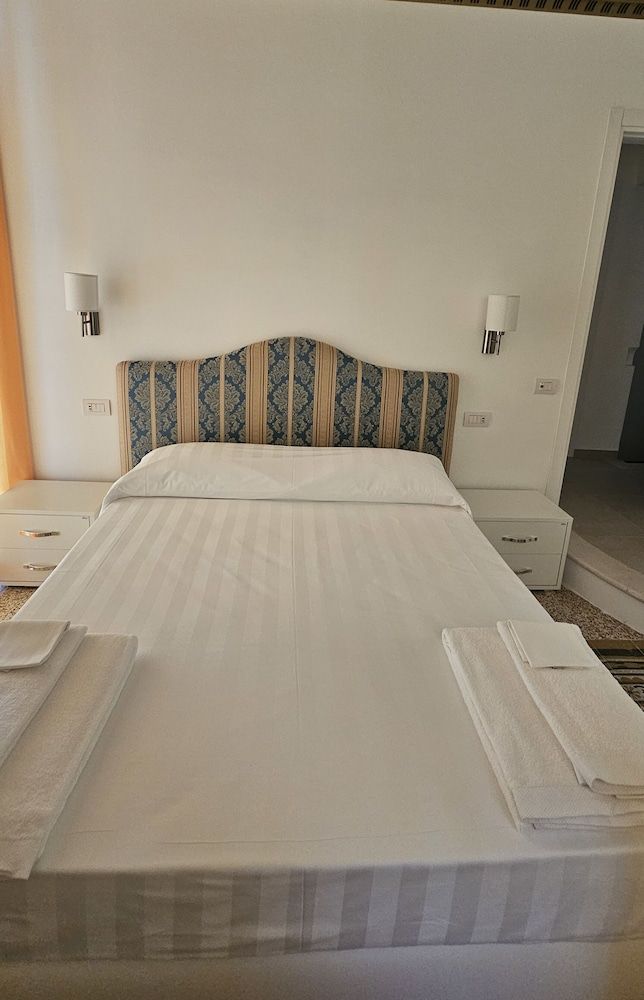 Galene - Beachfront in Costa d'Amalfi Comfort Room, Balcony, Sea View 3