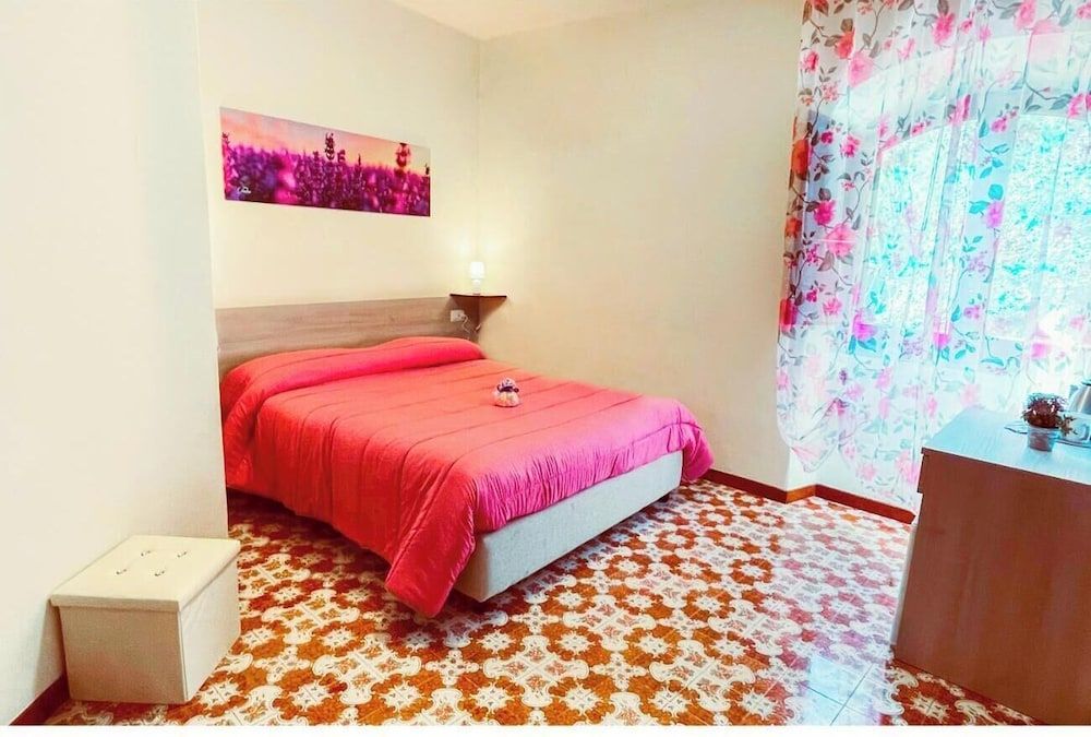 Room, Garden View