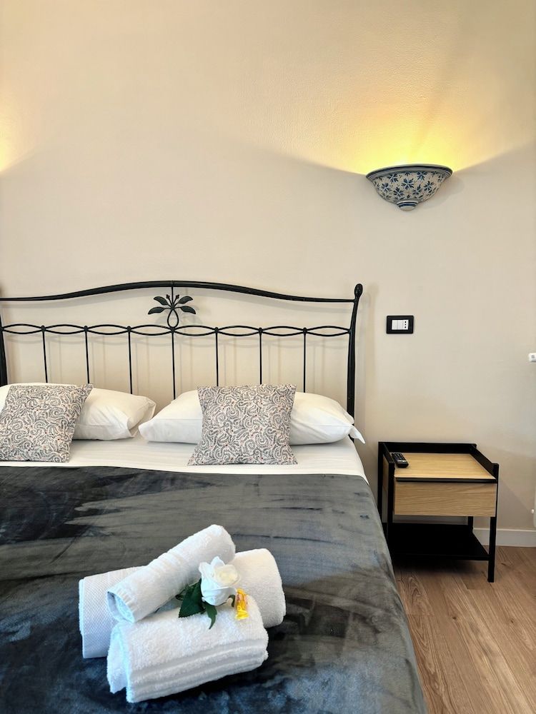 Standard Double Room, 1 King Bed, Non Smoking, Balcony