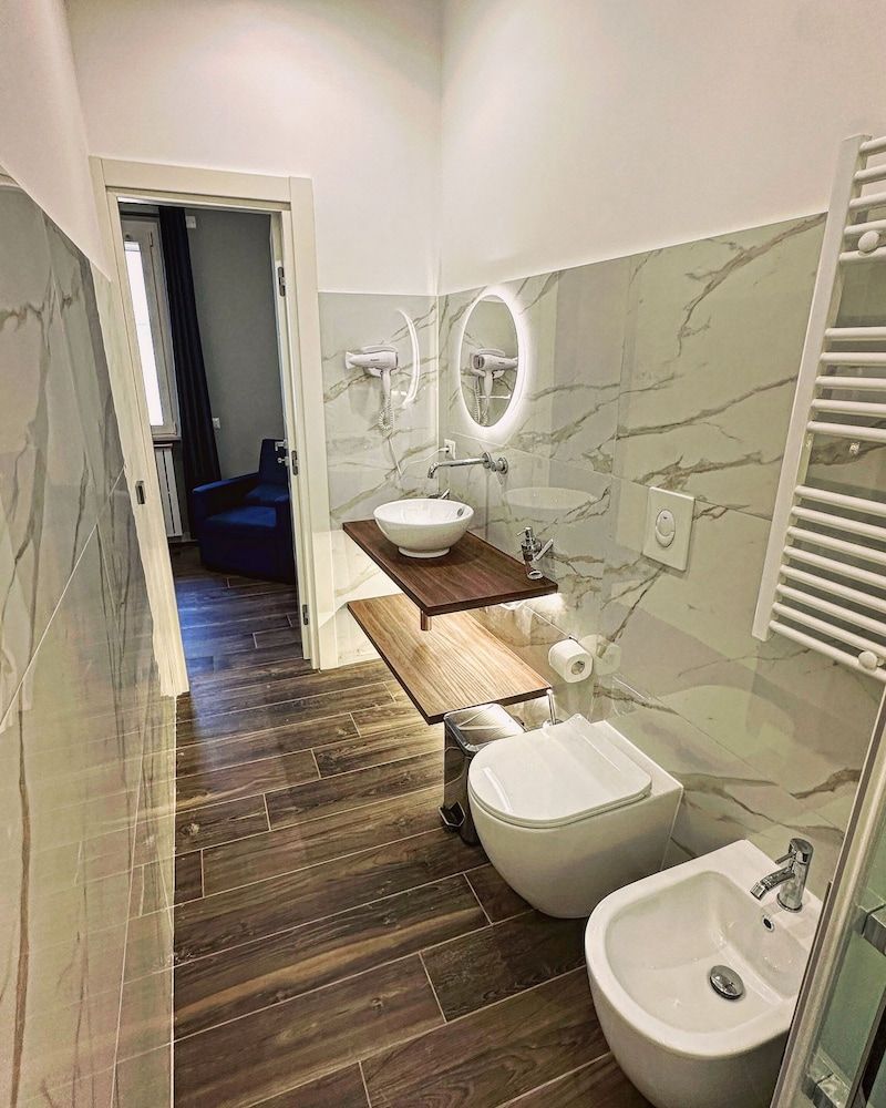 Central Vasto Histonium Superior Suite, Ensuite (Suite Deluxe) 9