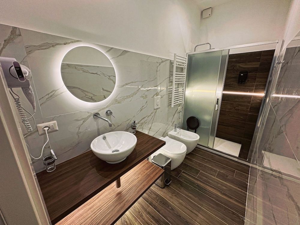 Central Vasto Histonium Superior Suite, Ensuite (Suite Deluxe) 10