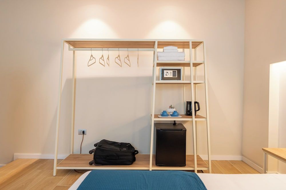 Six Luxury Room Classic Double Room, Courtyard View 14